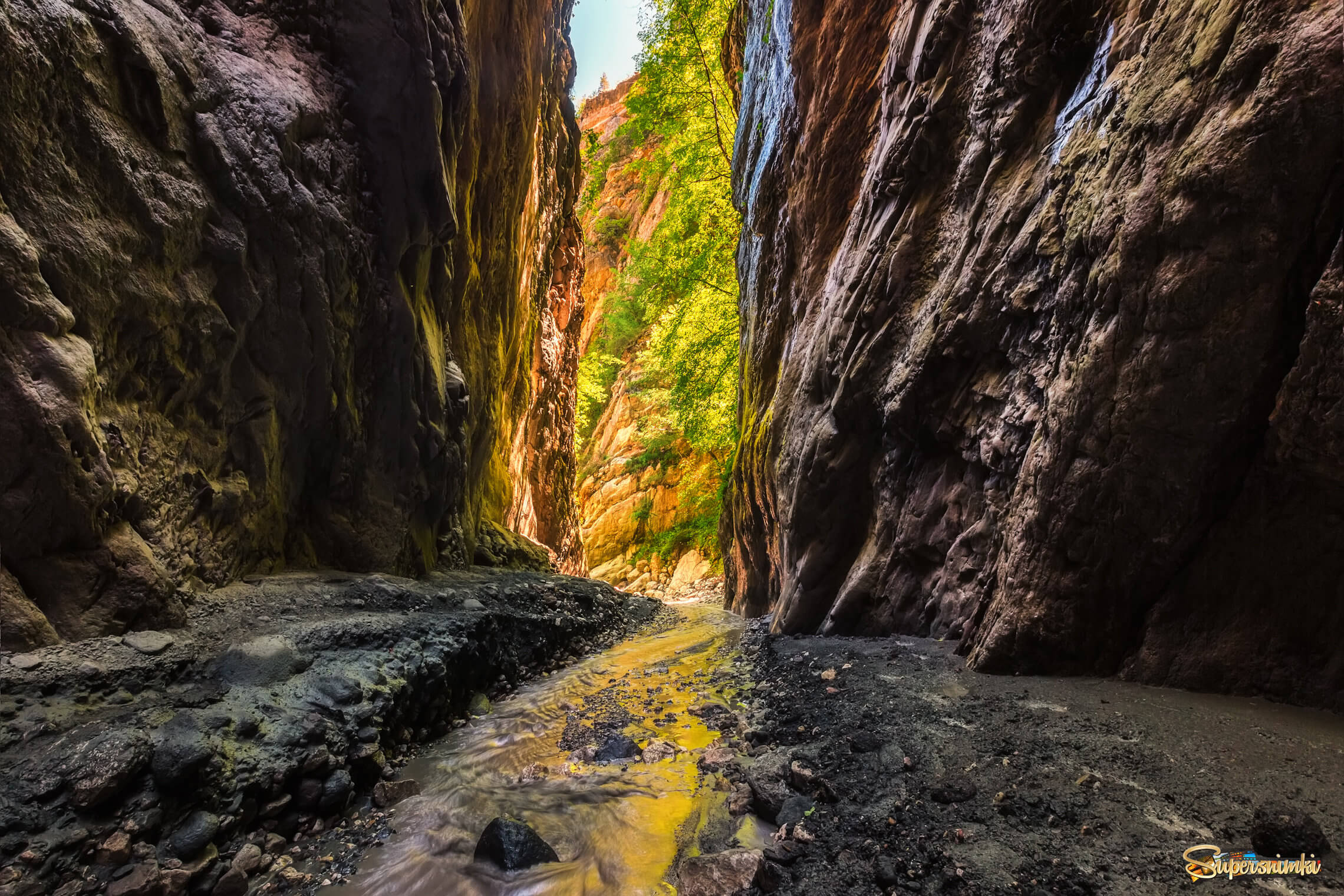 Карадахская теснина — узкое ущелье